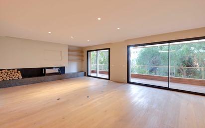 Living room of Flat for sale in  Barcelona Capital  with Air Conditioner, Heating and Parquet flooring