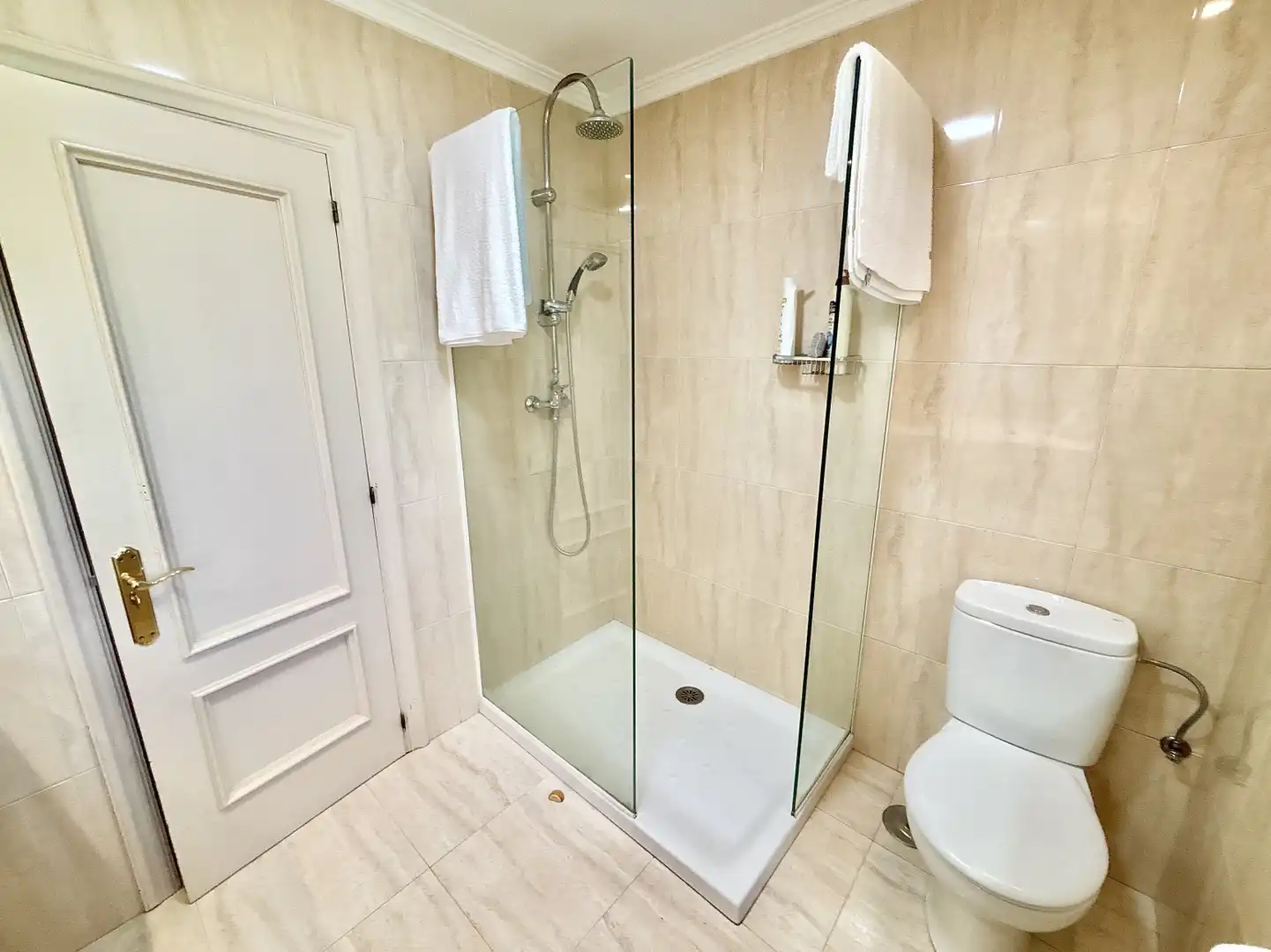 Bathroom of Houses for sale in Sariego  with Heating, Private garden and Parquet flooring
