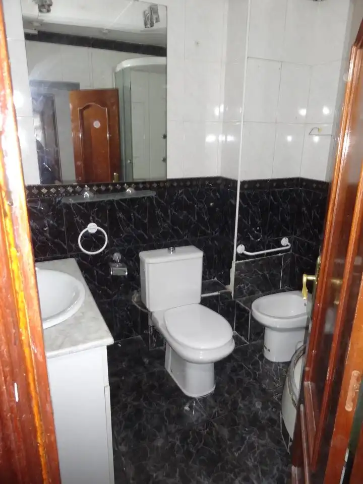 Badezimmer von Wohnung zum Verkauf in Sabadell mit Terrasse