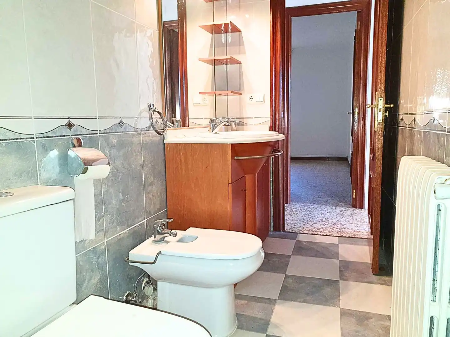 Badezimmer von Wohnung zum Verkauf in Ibdes mit Heizung und Terrasse
