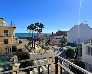 Vista exterior de Casa adosada en venda en Manilva amb Aire condicionat i Terrassa