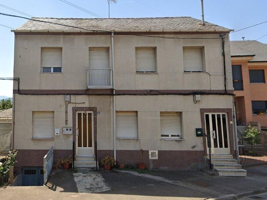 Vista exterior de Piso en venta en Ponferrada con Calefacción, Trastero y Balcón