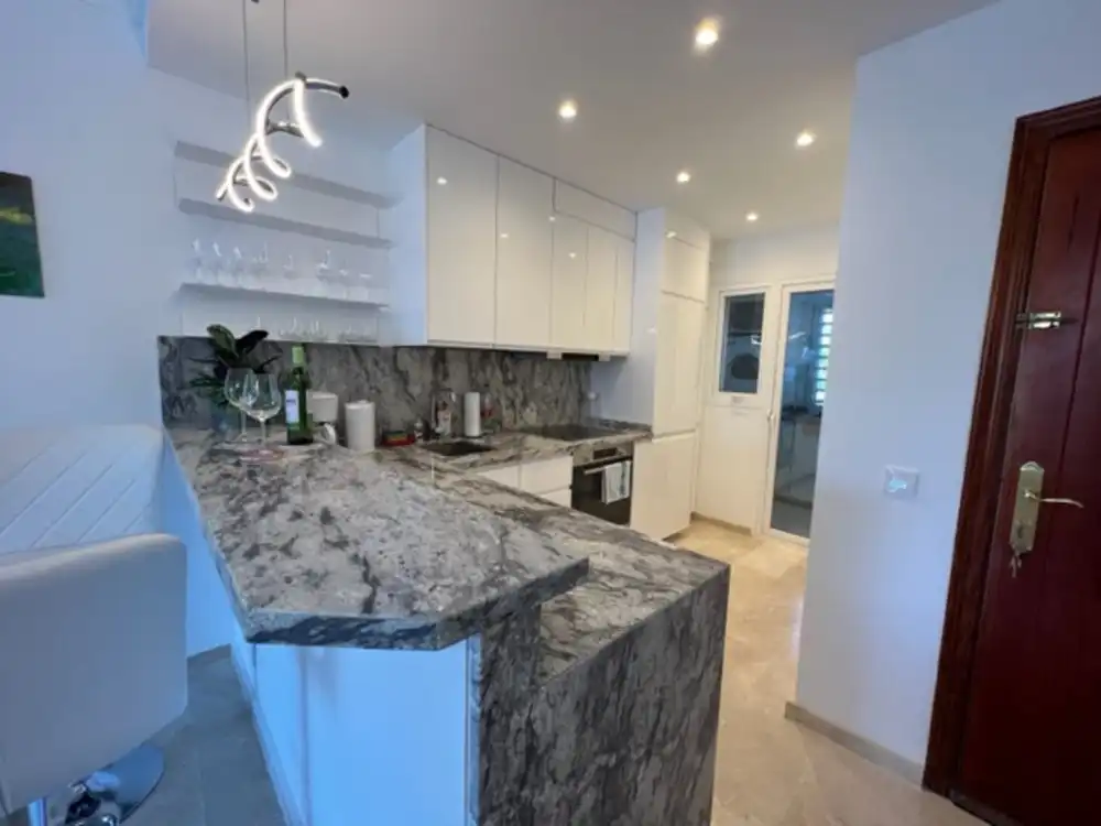 Cocina de Apartamento de alquiler en Estepona con Aire acondicionado, Terraza y Piscina