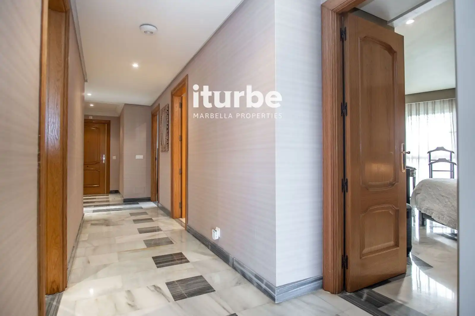 Flat for rent in Marbella  with Air Conditioner, Terrace and Swimming Pool