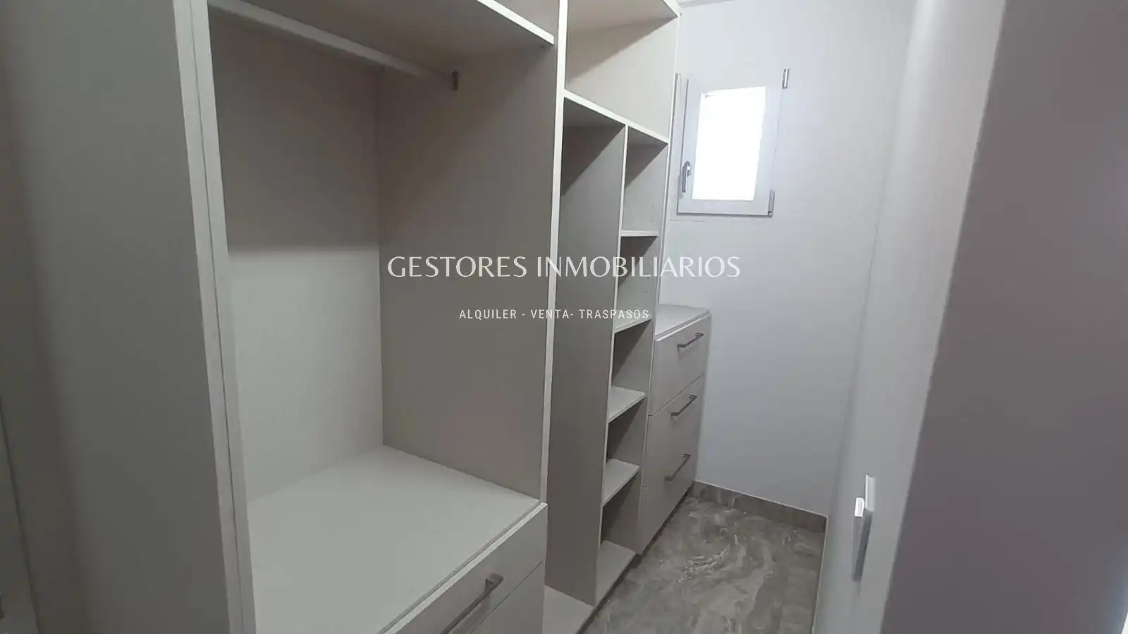 Dormitori de Casa o xalet en venda en Gaianes, Alicante