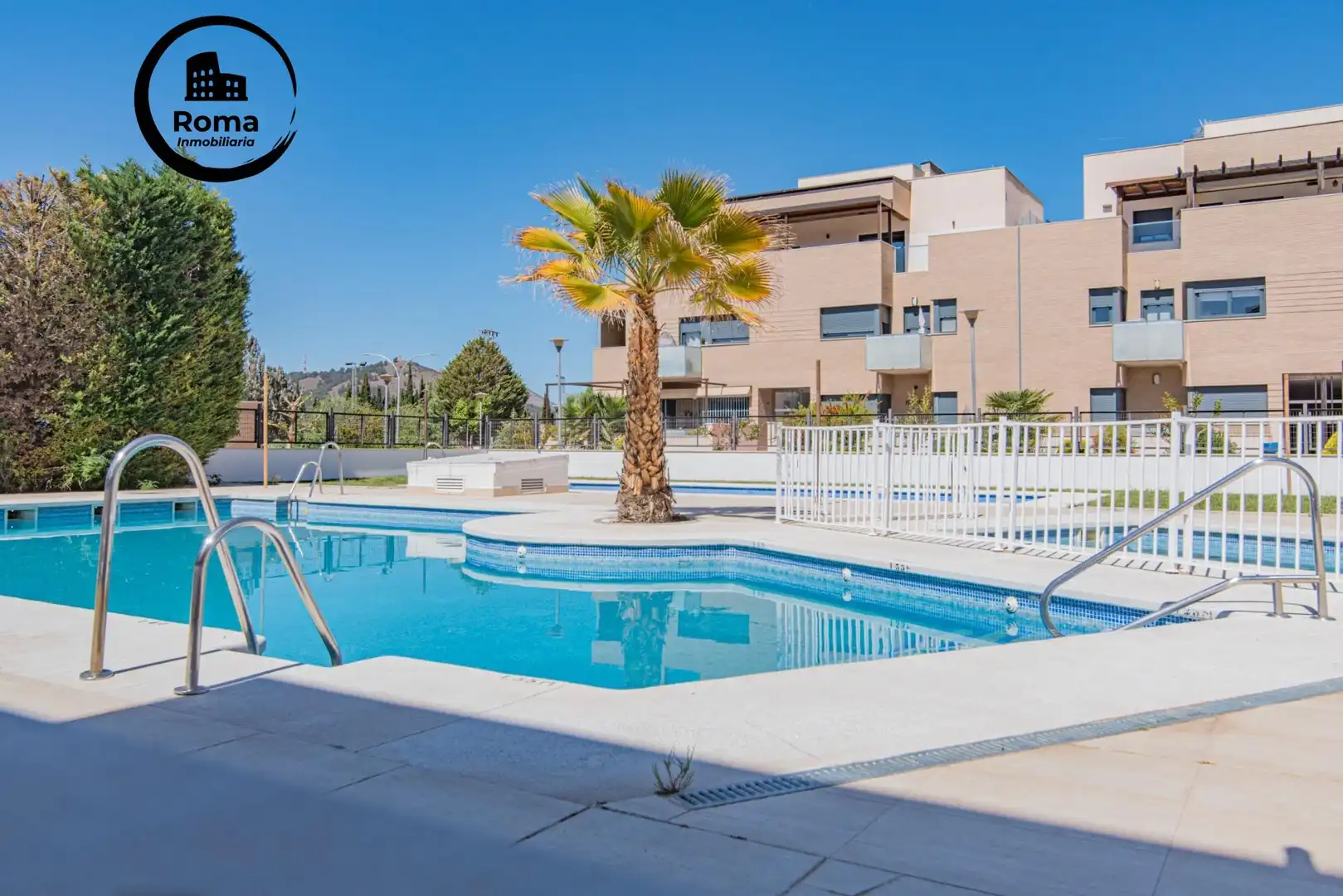 Piscina de Piso en venta en Albolote con Aire acondicionado, Calefacción y Piscina comunitaria