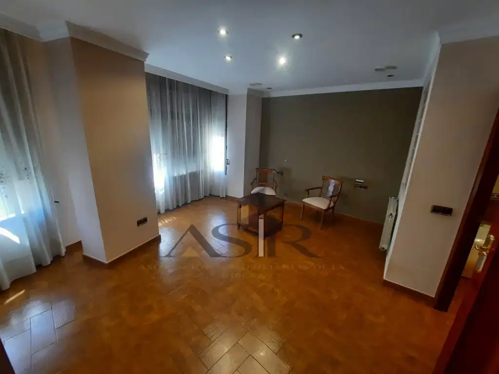 Haus mit Terrasse zur Miete in Casc Urbà, imagen 16