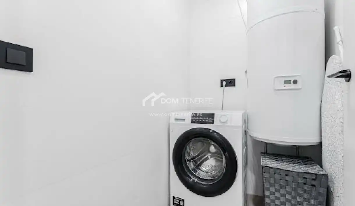 Baño de Piso en venta en Adeje con Aire acondicionado, Terraza y Trastero