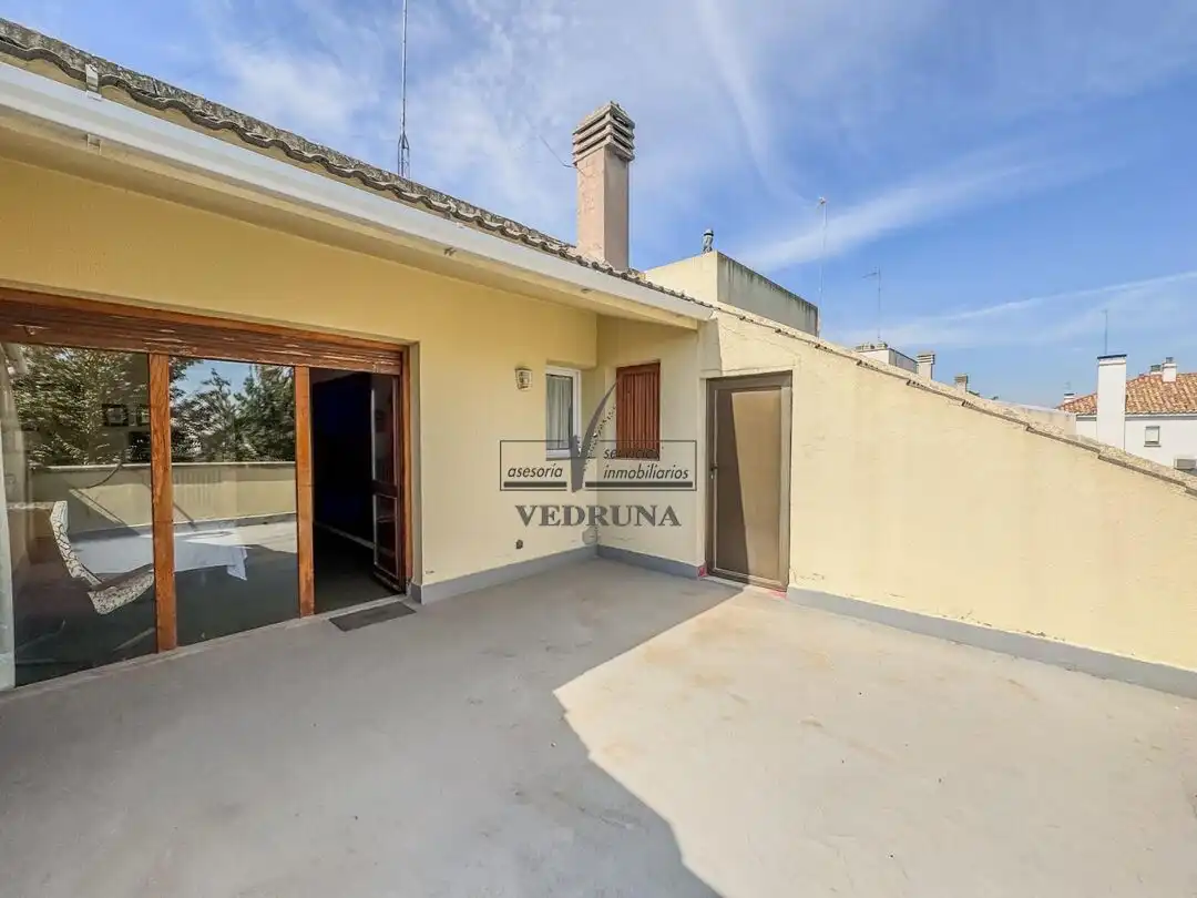 Vista exterior de Casa adosada en venta en Zaragoza con Aire acondicionado, Calefacción y Jardín privado