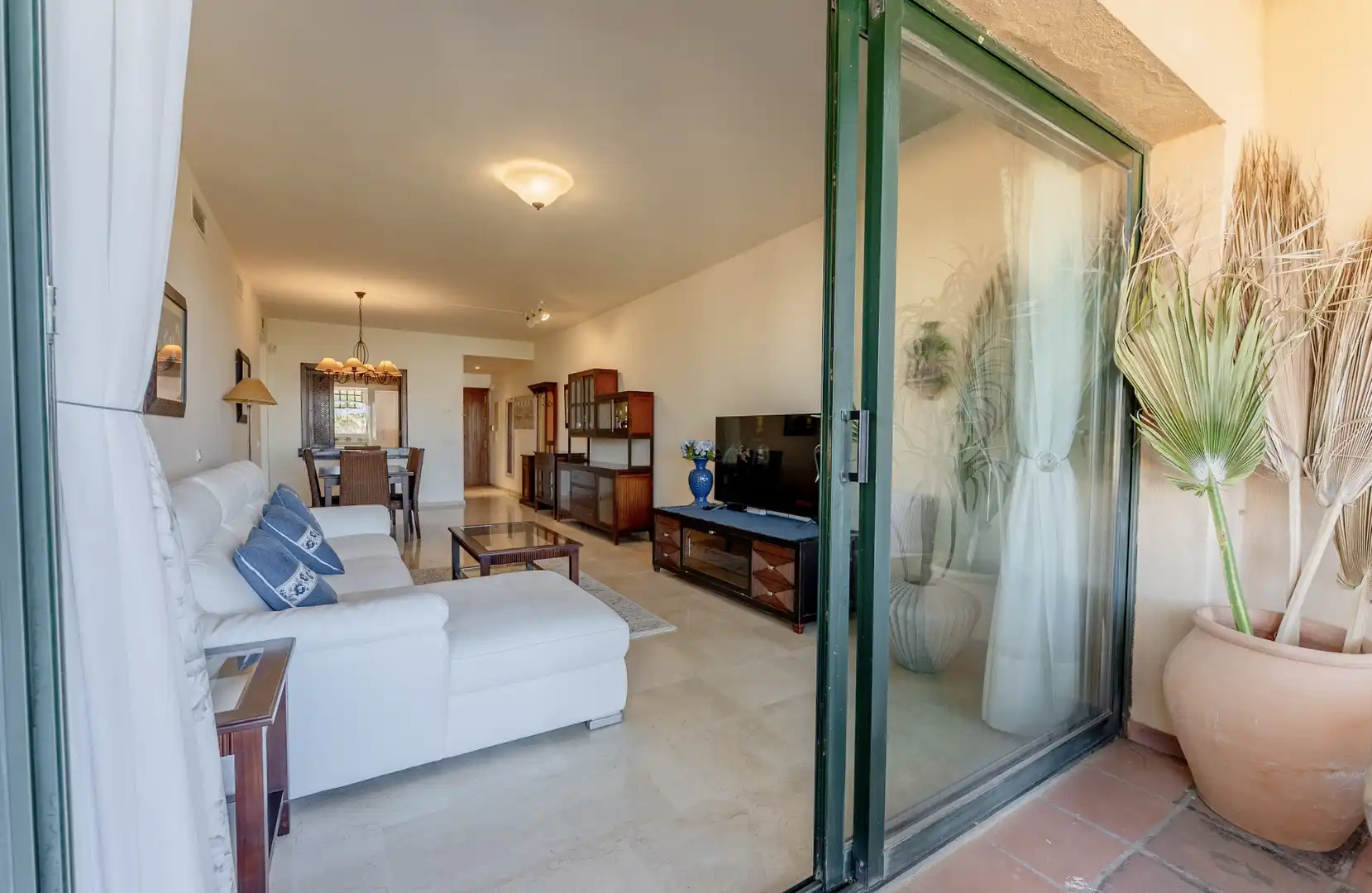Sala de estar de Apartamento de alquiler en Estepona con Aire acondicionado, Calefacción y Terraza