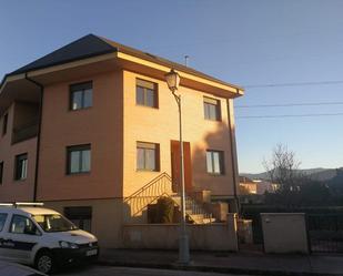 Vista exterior de Casa adosada en venda en Ponferrada amb Calefacció