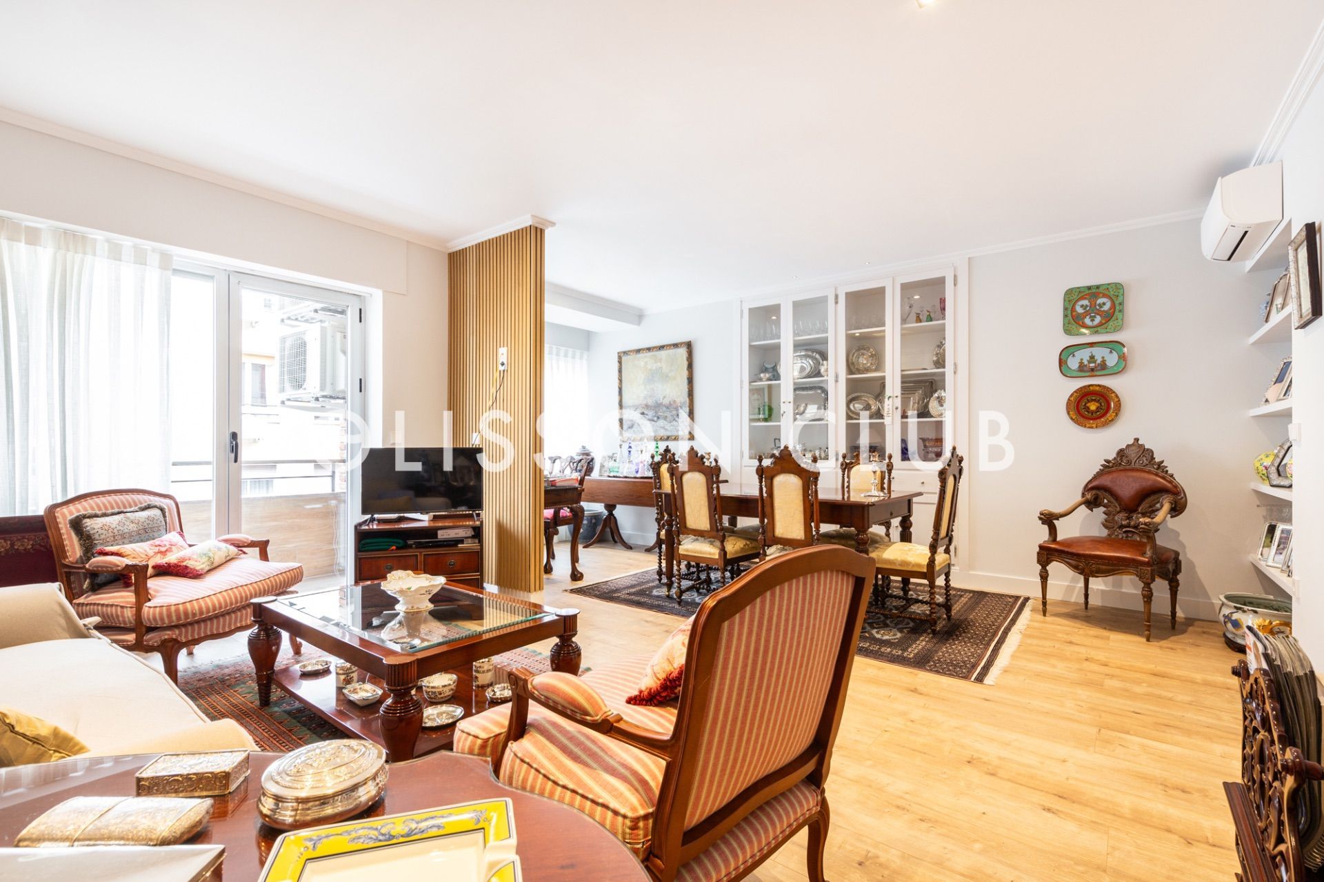 Living room of Flat for sale in  Madrid Capital  with Air Conditioner, Heating and Terrace