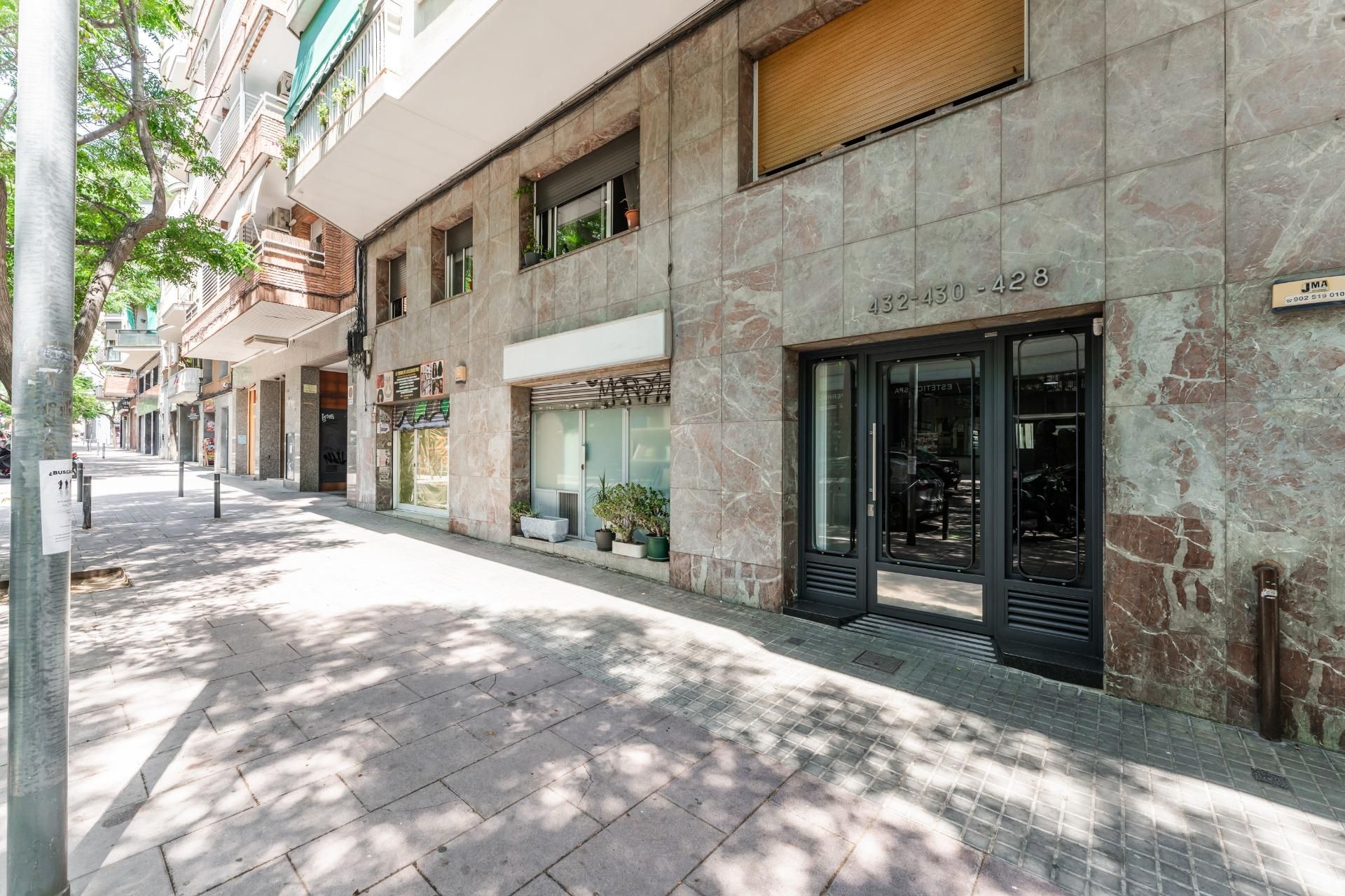 Vista exterior de Local en venda en  Barcelona Capital