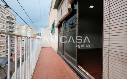 Vista exterior de Àtic en venda en  Barcelona Capital amb Forn i Balcó