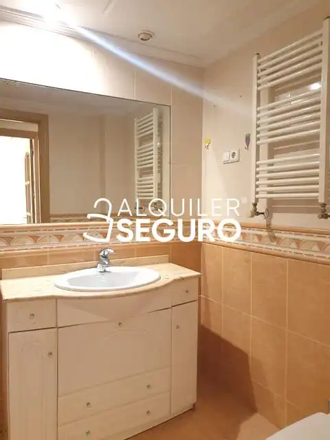 Badezimmer von Wohnung zur Miete in Getafe mit Klimaanlage, Heizung und Terrasse