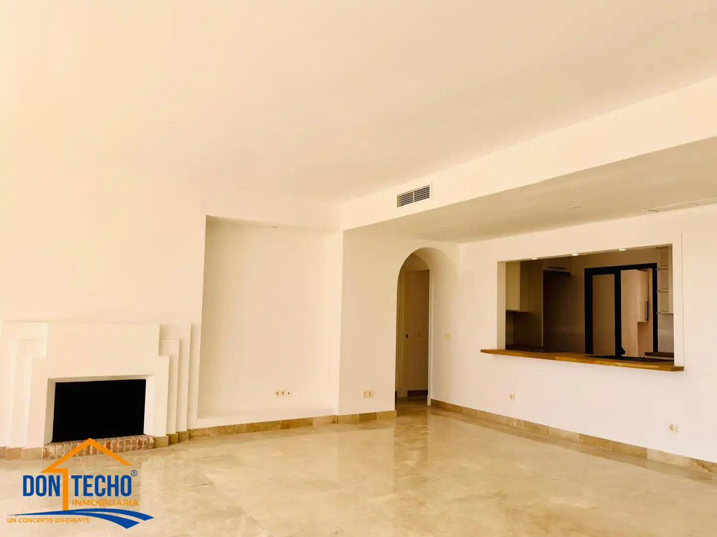 Living room of Attic for sale in Manilva  with Terrace, Oven and Washing machine