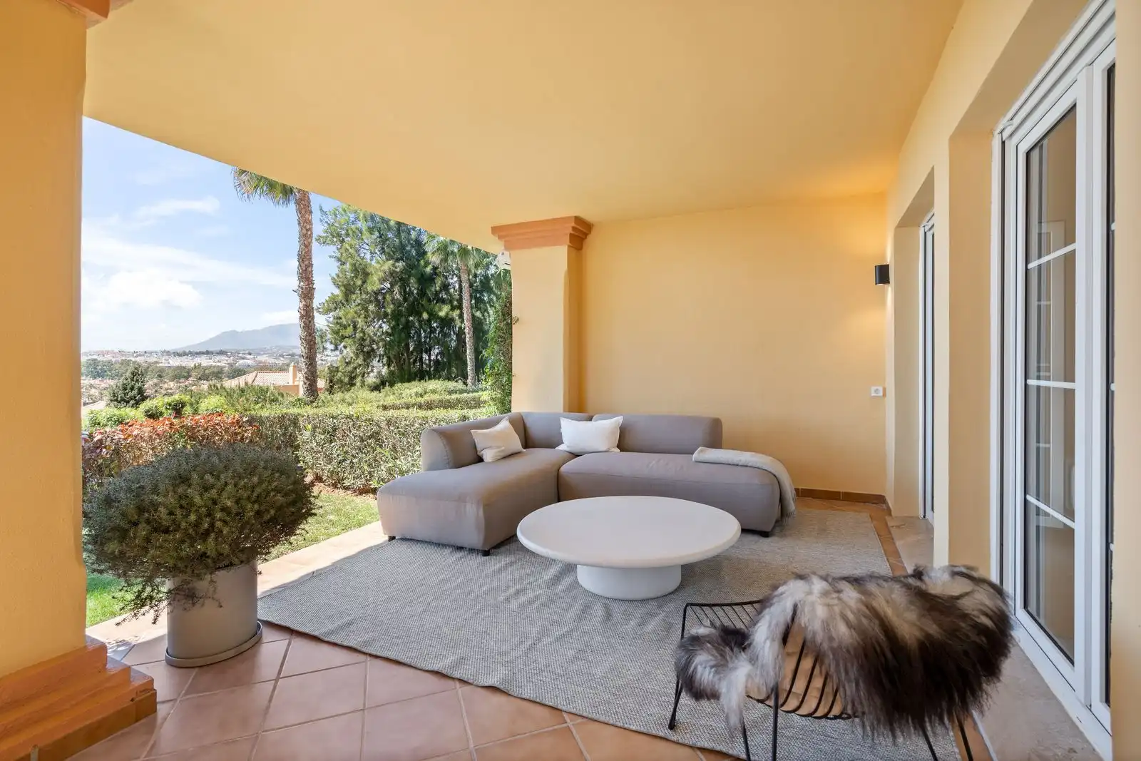 Jardín de Apartamento en venta en Marbella con Terraza, Amueblado y Piscina comunitaria