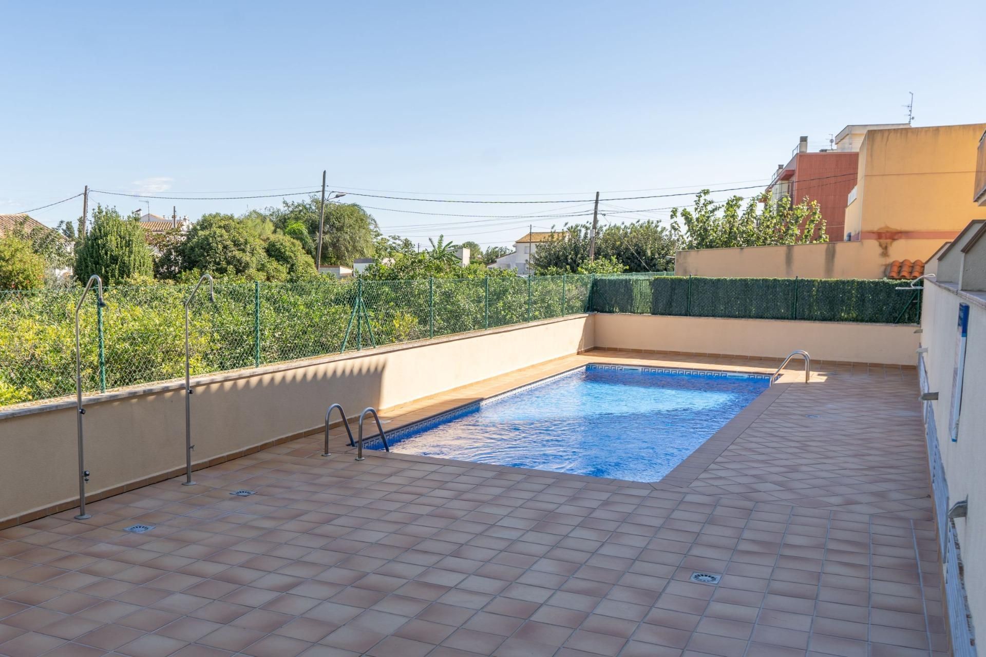 Piscina de Piso en venta en Deltebre con Balcón y Piscina comunitaria
