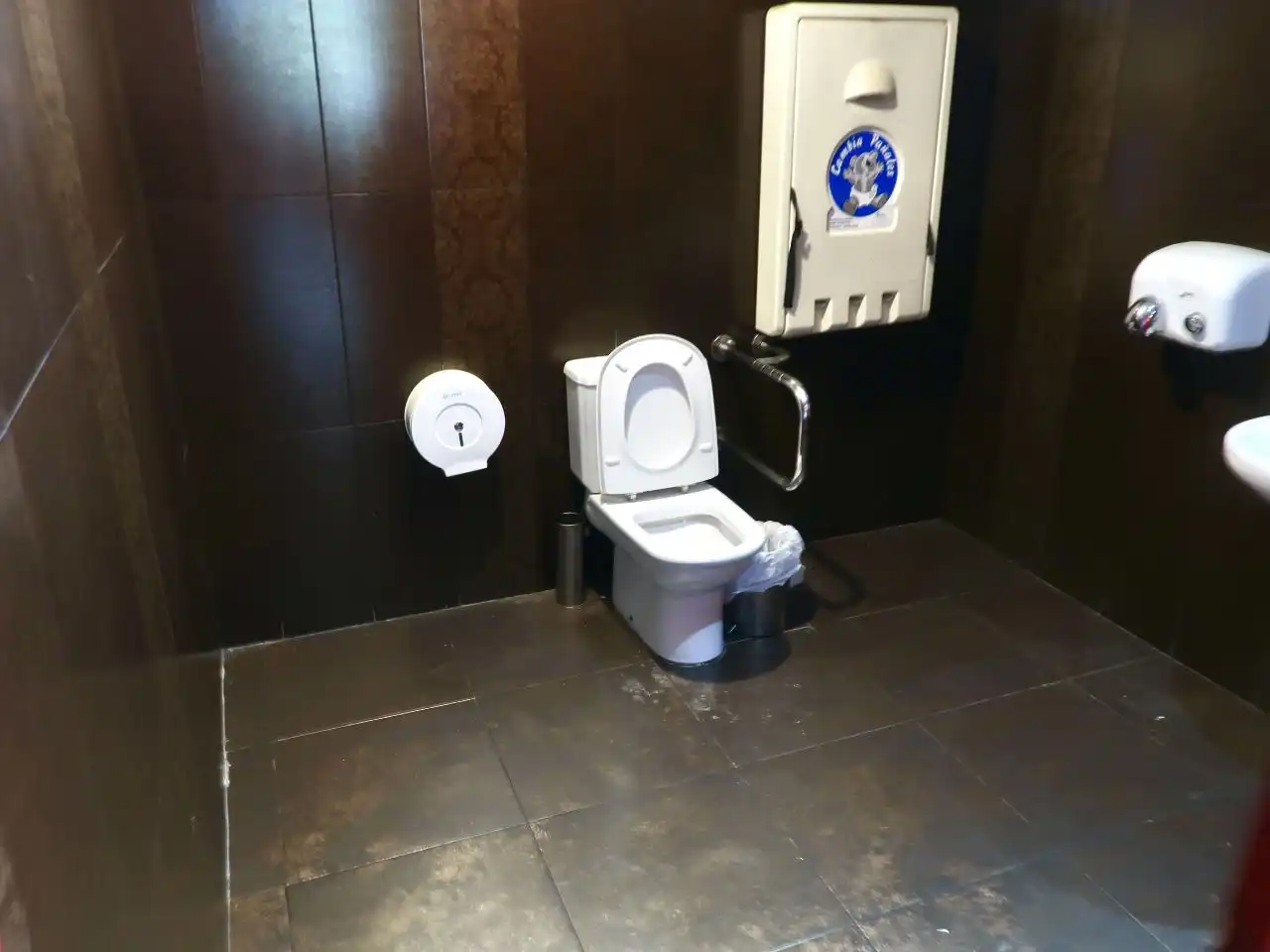 Bathroom of Commercial properties for sale in Torrejón de Ardoz  with Air Conditioner, Heating and Terrace