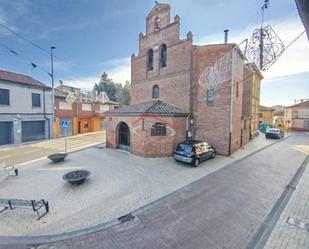 Vista exterior de Casa o xalet en venda en León Capital  amb Calefacció, Parquet i Traster