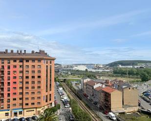 Vista exterior de Pis en venda en Avilés amb Calefacció, Parquet i Terrassa
