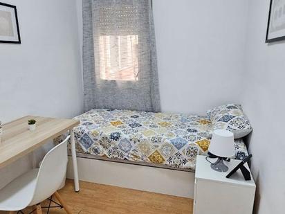 Bedroom of Flat to share in  Barcelona Capital  with Washing machine