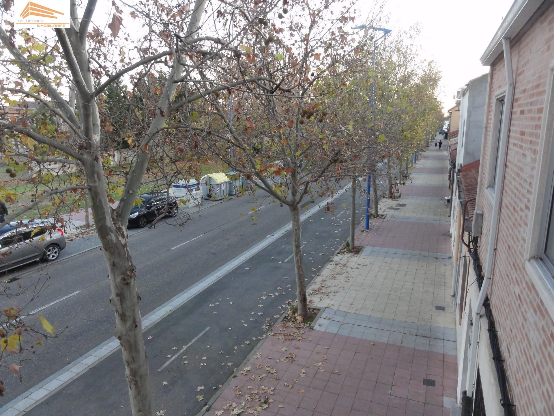 Vista exterior de Casa adosada en venda en Valladolid Capital amb Calefacció i Balcó