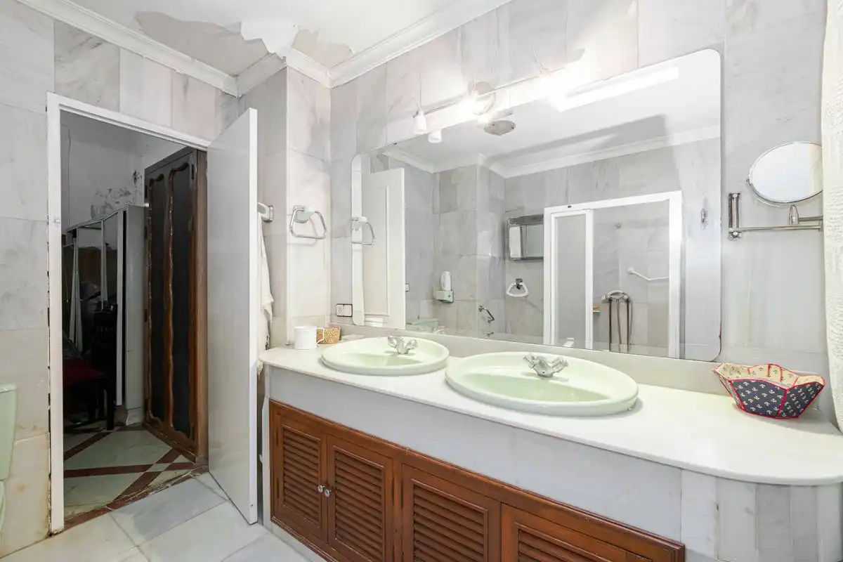 Bathroom of Houses for sale in Arahal  with Heating