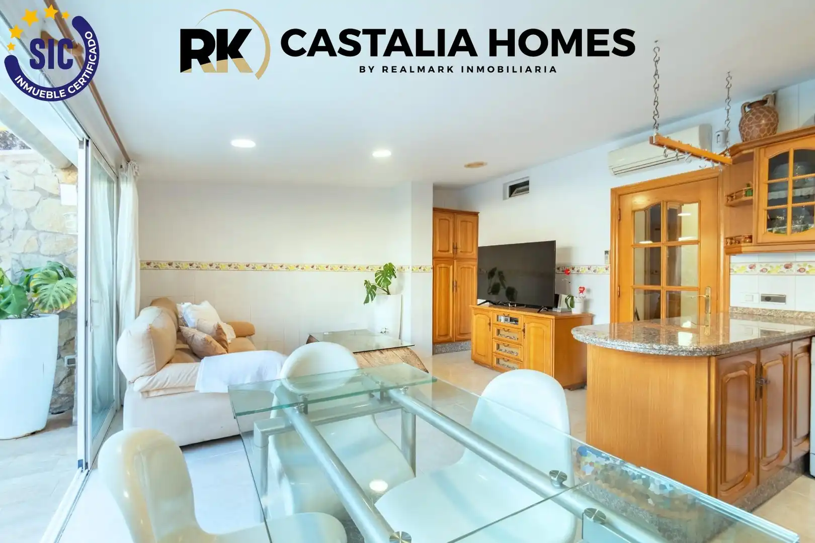 Außenansicht von Einfamilien-Reihenhaus zum Verkauf in Castellón de la Plana / Castelló de la Plana mit Klimaanlage, Privatgarten und Terrasse
