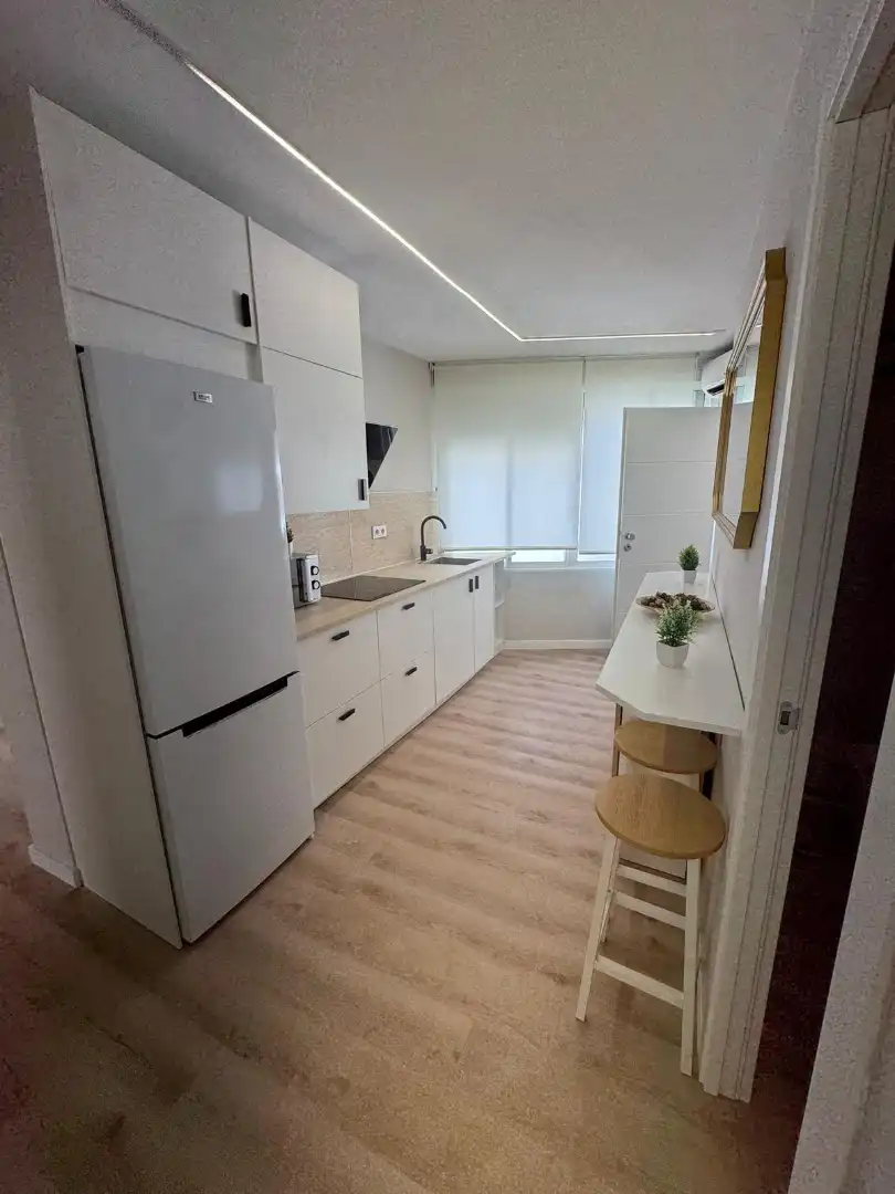 Küche von Wohnung zum Verkauf in Sevilla mit Klimaanlage, Möbliert und Ofen