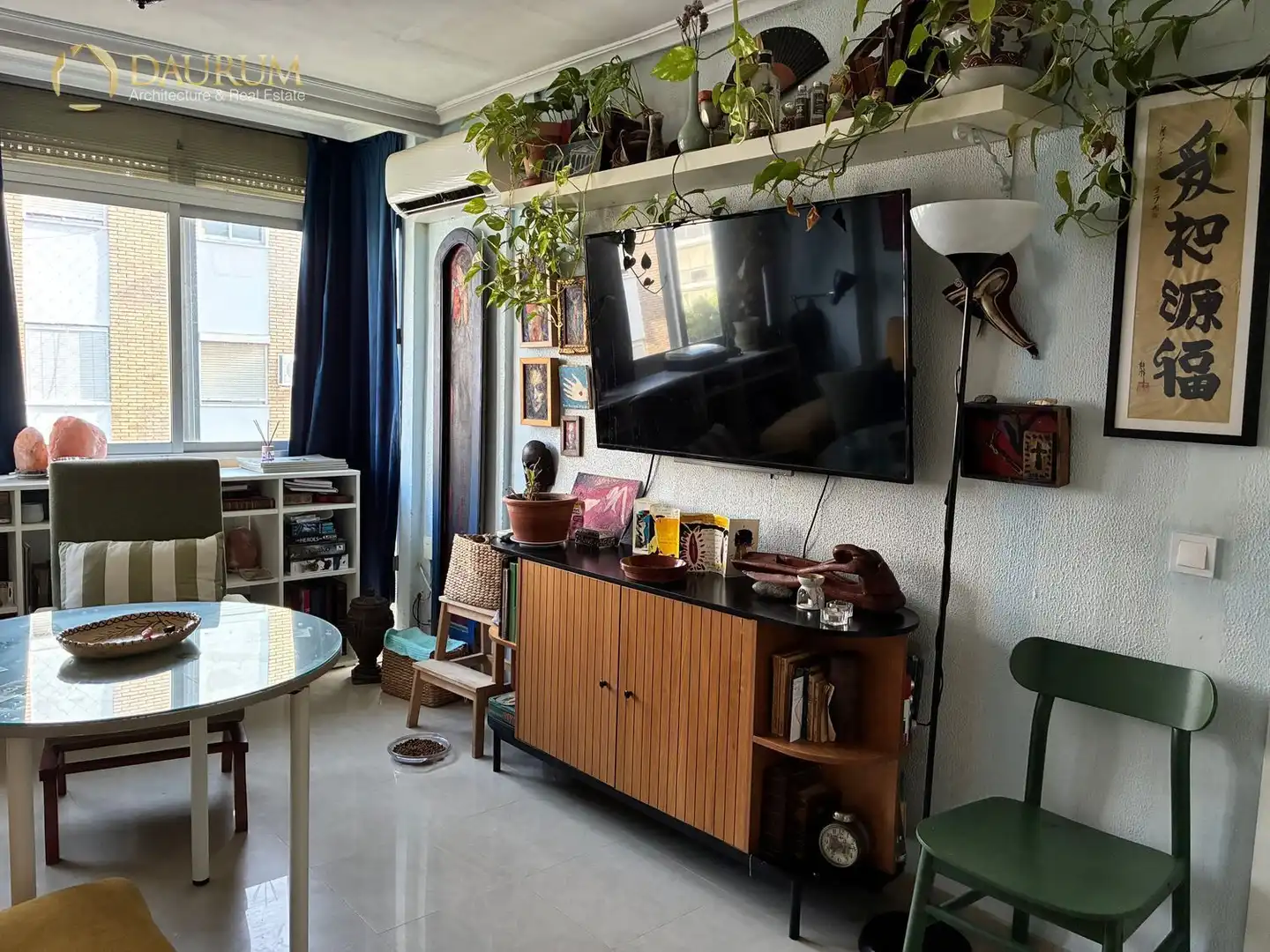 Living room of Flat for sale in Sevilla  with Air Conditioner and Furnished