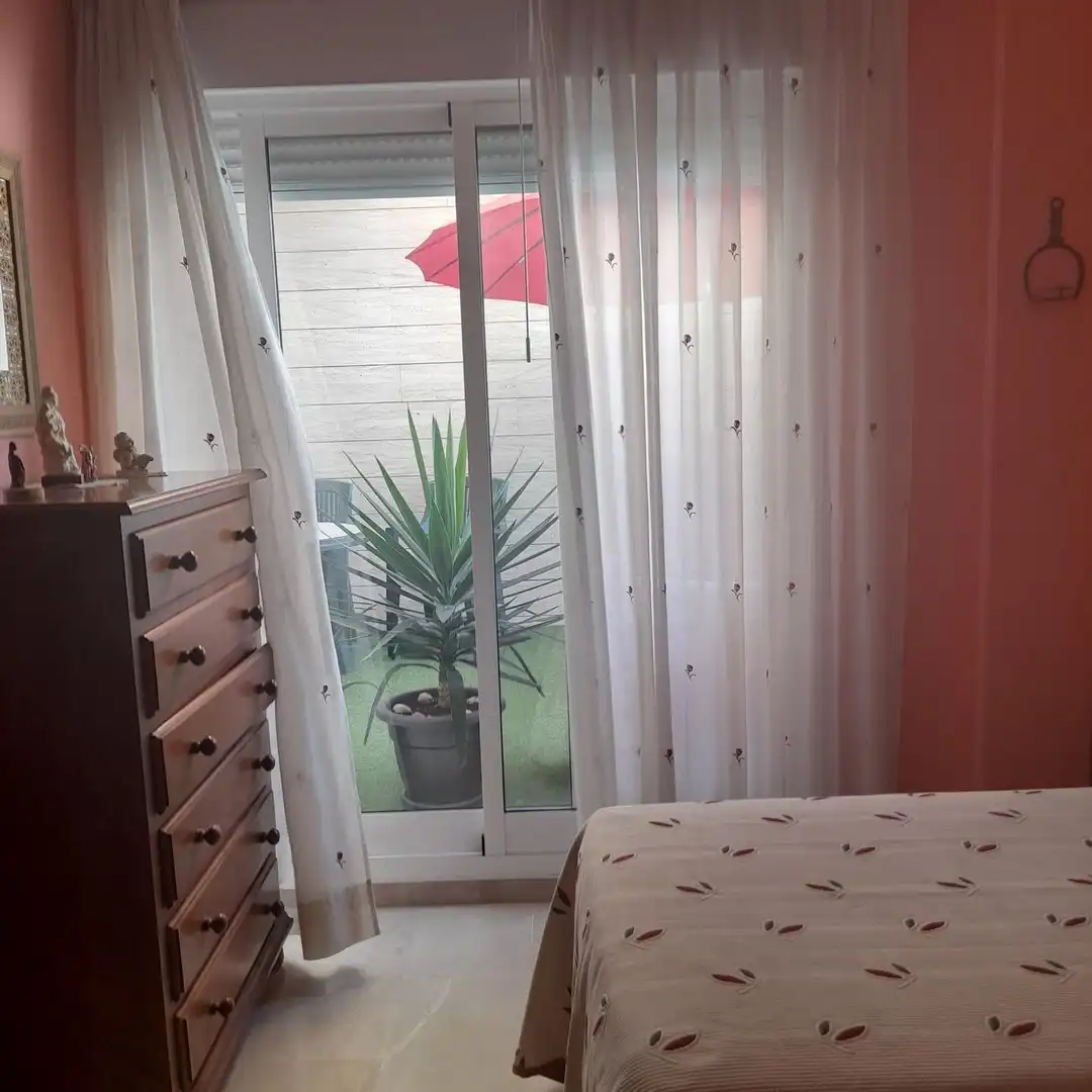Schlafzimmer von Wohnung zum Verkauf in Conil de la Frontera mit Klimaanlage, Heizung und Terrasse