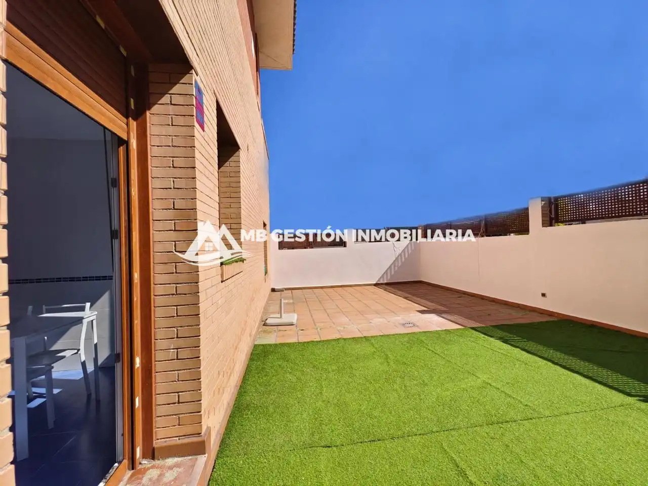Jardín de Casa adosada en venta en Fuenlabrada con Aire acondicionado, Calefacción y Jardín privado
