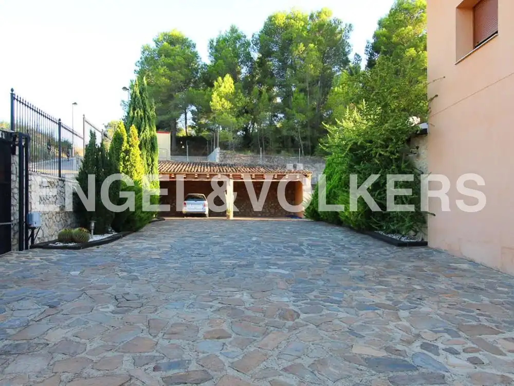 Vista exterior de Casa o xalet en venda en Xàtiva amb Aire condicionat, Calefacció i Jardí privat