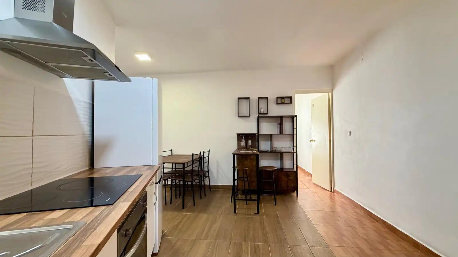 Cocina de Piso en venta en L'Hospitalet de Llobregat con Terraza y Trastero