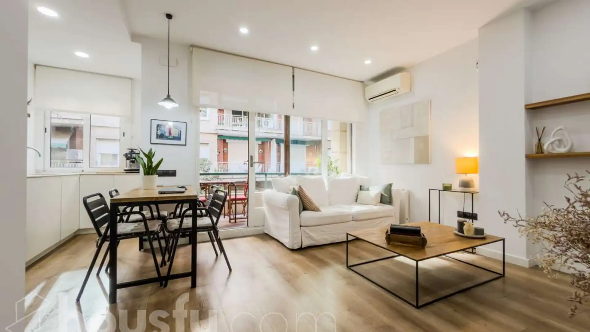 Sala de estar de Piso en venta en  Barcelona Capital con Aire acondicionado, Parquet y Terraza