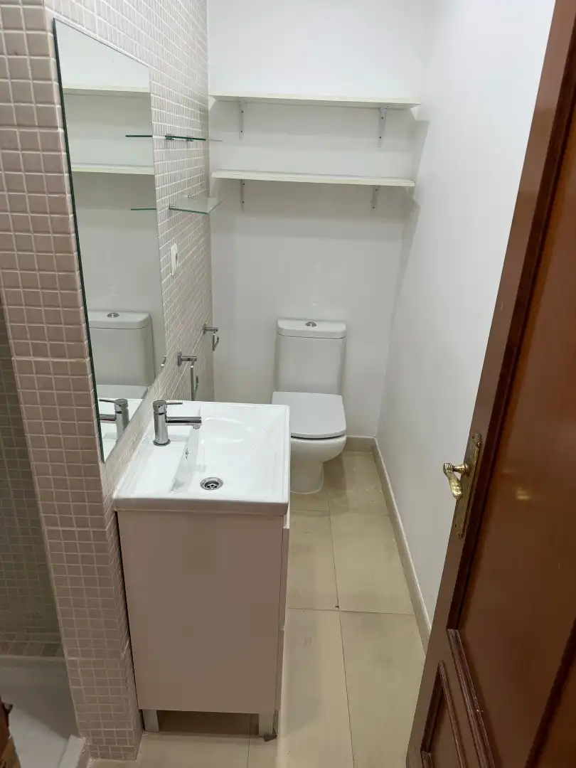 Bathroom of Flat for rent in Valencia  with Furnished, Washing machine and Balcony