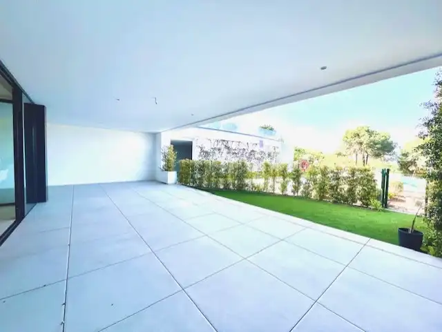 Jardí de Planta baixa en venda en Marbella amb Aire condicionat, Calefacció i Jardí privat