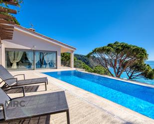 Vista exterior de Casa o xalet en venda en Sant Feliu de Guíxols amb Piscina