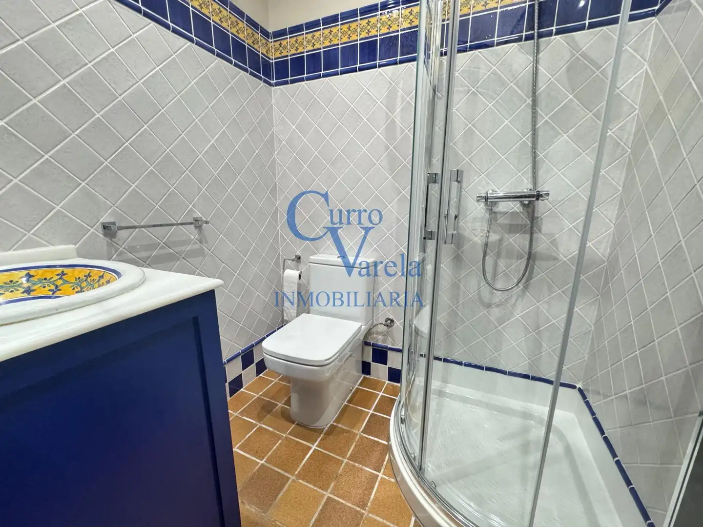 Bathroom of Houses for sale in Dos Hermanas  with Air Conditioner, Heating and Storage room