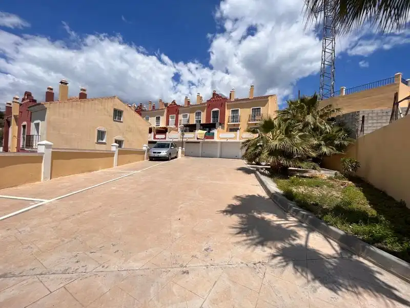 Vista exterior de Pis en venda en Nerja