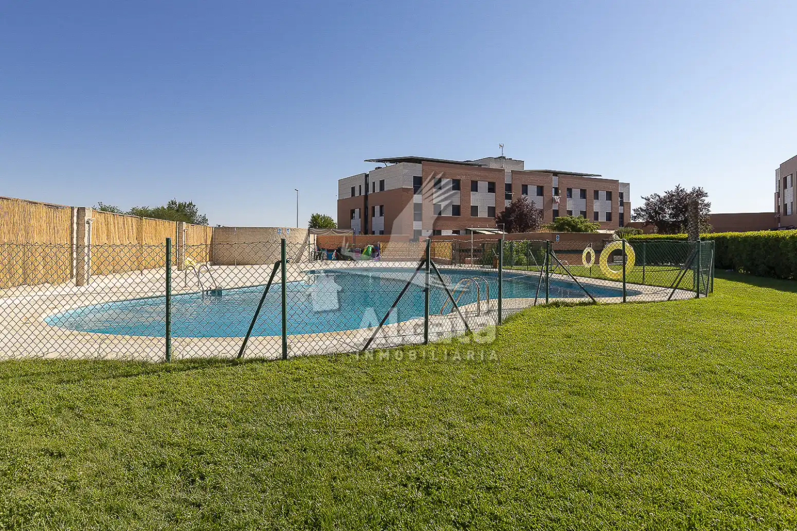 Piscina de Piso en venta en Alcalá de Henares con Aire acondicionado, Calefacción y Jardín privado