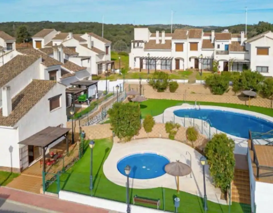 Adossat amb piscina en venda a El Ronquillo