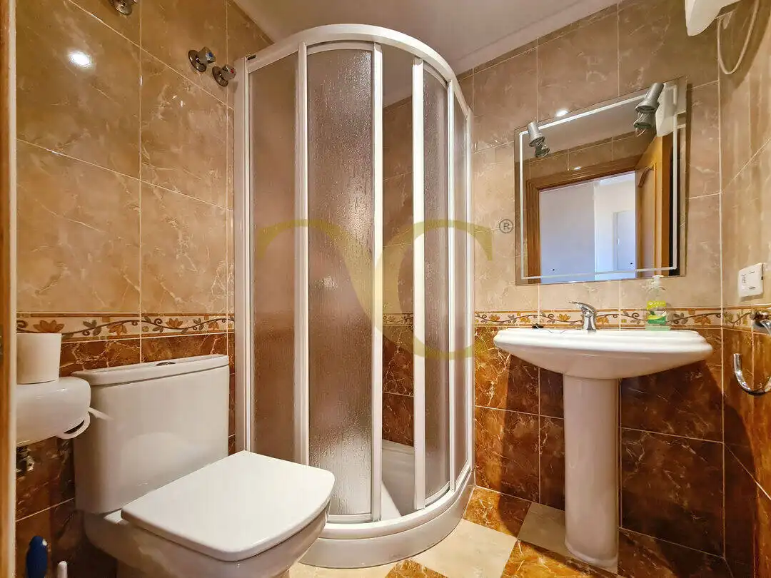 Baño de Dúplex en venta en Soto del Barco con Calefacción y Amueblado
