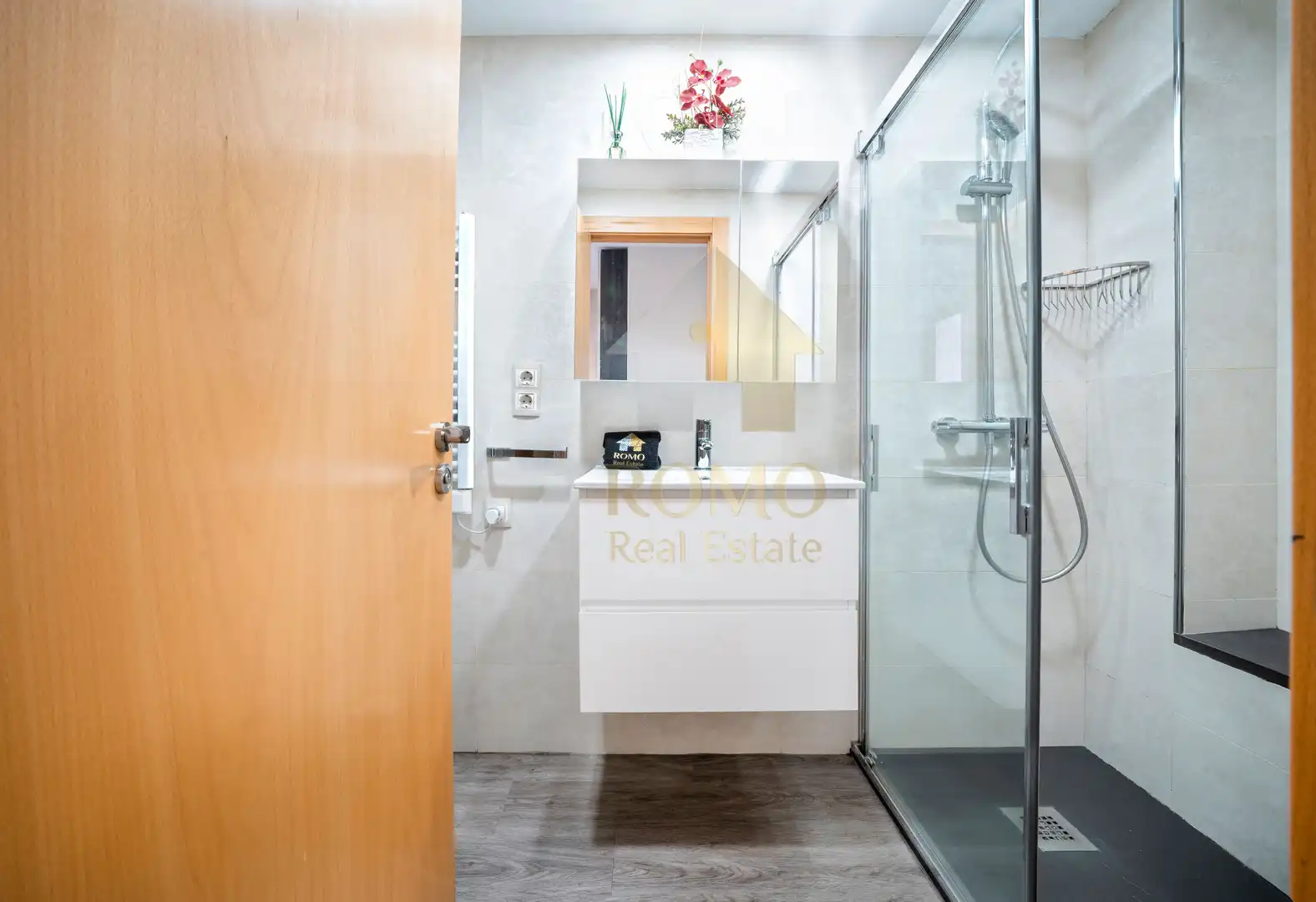 Bathroom of Flat for sale in Santa Perpètua de Mogoda  with Air Conditioner, Heating and Parquet flooring