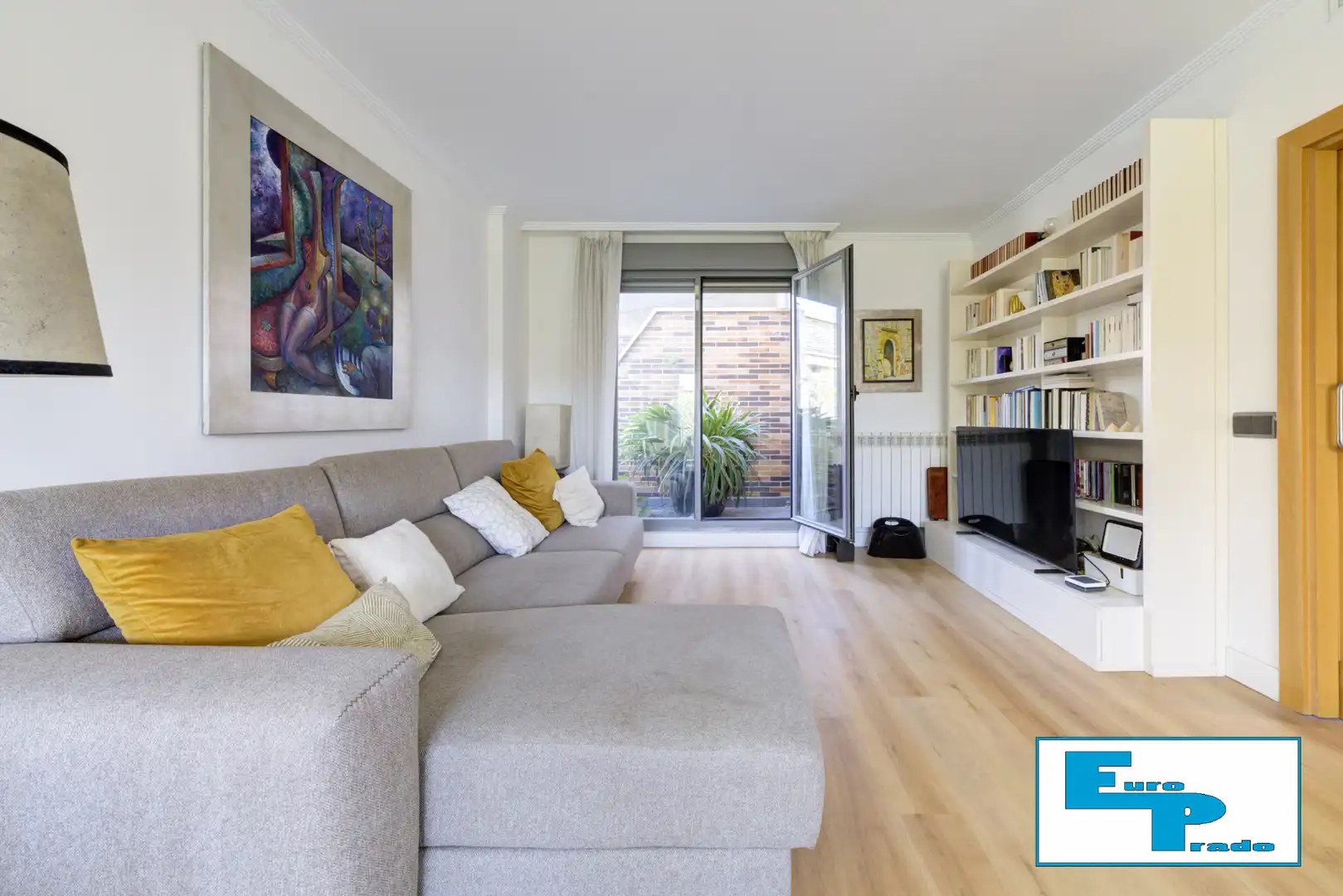 Sala d'estar de Àtic en venda en Madrid amb Aire condicionat, Calefacció i Jardí privat