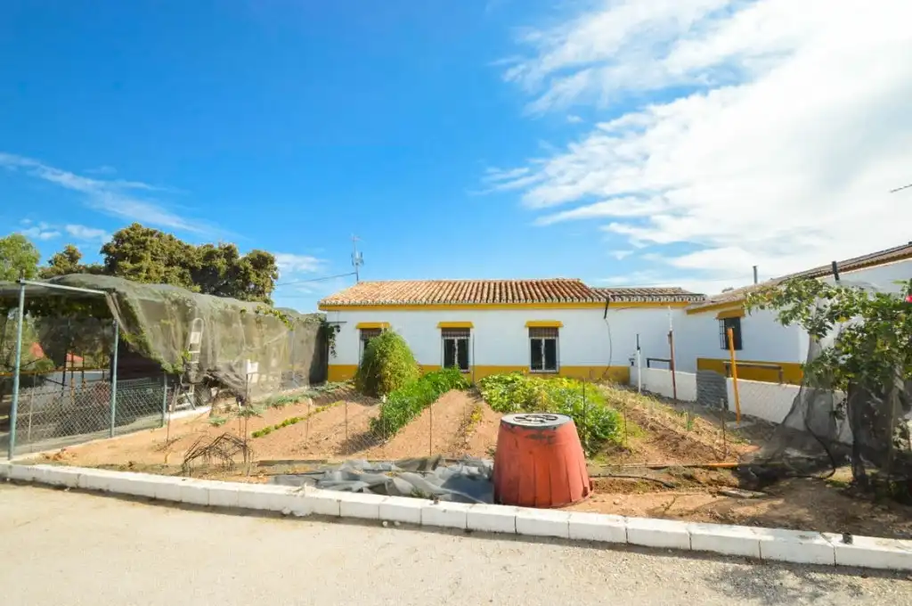 Vista exterior de Finca rústica en venda en Archidona amb Jardí privat, Terrassa i Traster