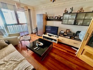 Sala d'estar de Pis en venda en León Capital  amb Calefacció, Parquet i Terrassa