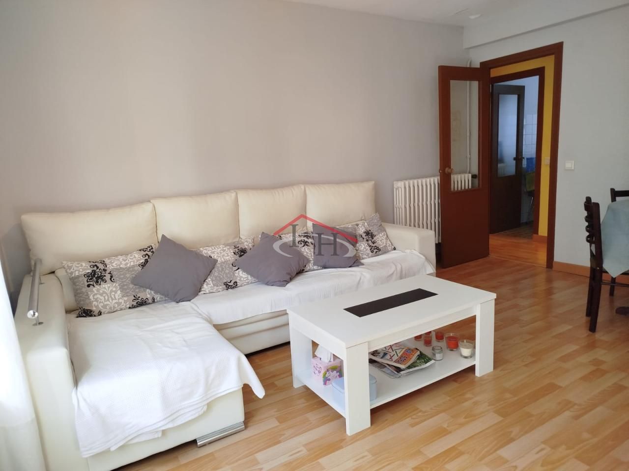 Sala d'estar de Pis en venda en León Capital  amb Calefacció i Terrassa