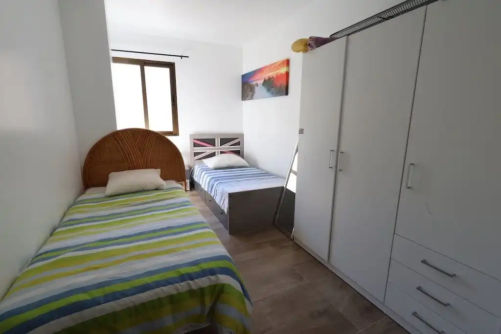 Dormitori de Apartament en venda en Torrevieja amb Terrassa i Piscina comunitària